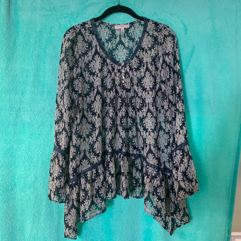 Blu Pepper Flowy Shirt with tan pattern